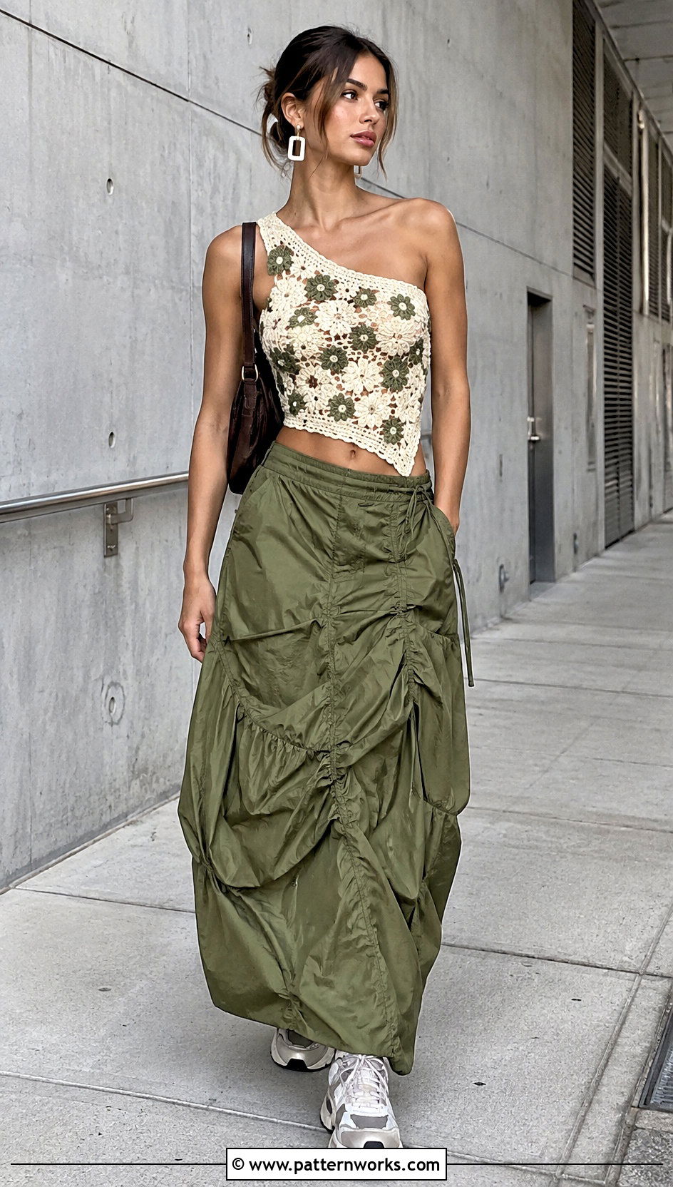 Asymmetrical Flower Crochet Top With Parachute Skirt - 24 flower crochet tops outfit ideas