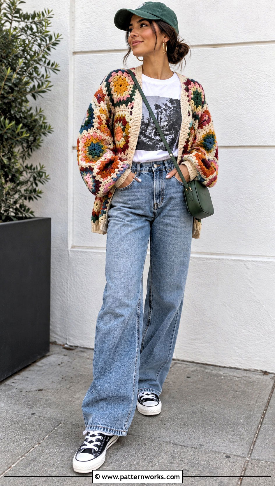Chunky Crochet Hexagon Cardigan With A Graphic Tee - 30 chunky crochet hexagon cardigan outfit ideas